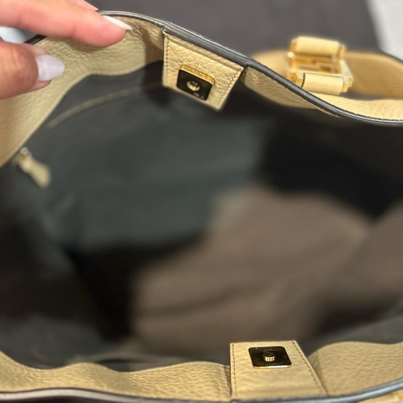 Fendi FF Classic Tote in Calfskin Leather - Picture 5 of 7